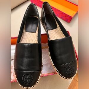 Tory Burch shoes size 6.5 . Brand new.